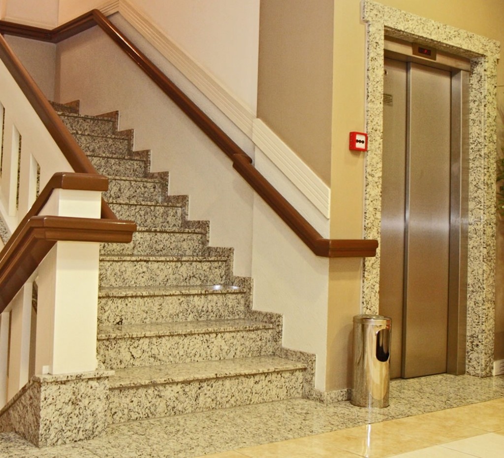 escada ou elevador